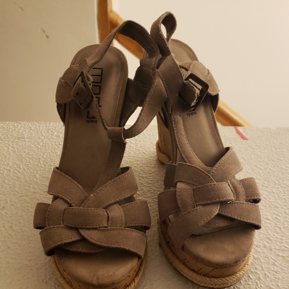 Shoes - Picture 2 of 4